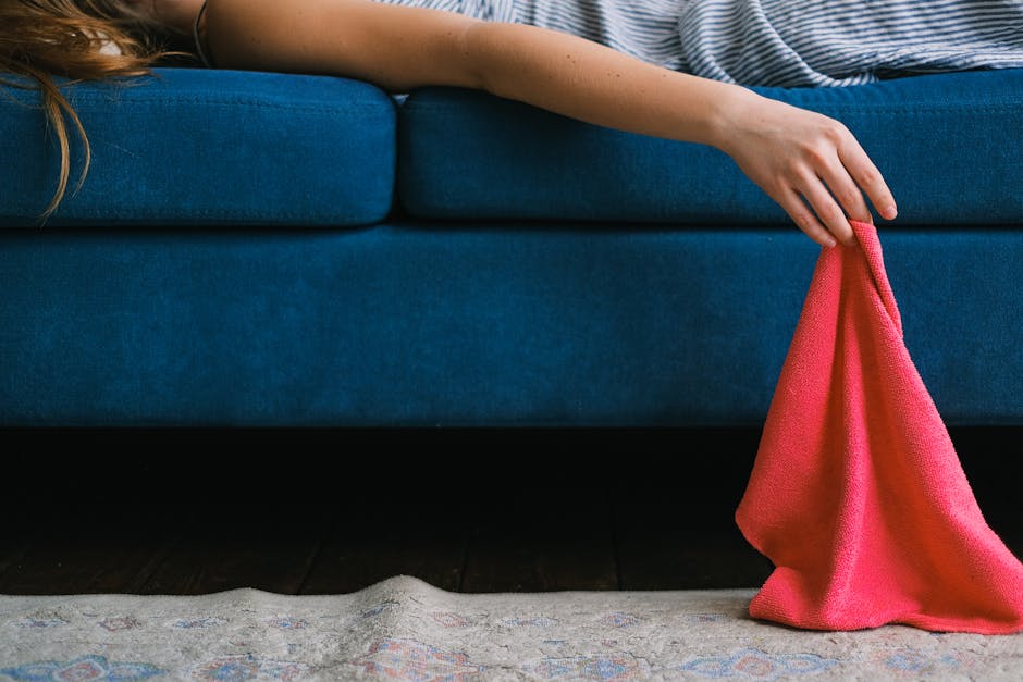 Cleaning sofa fabric
